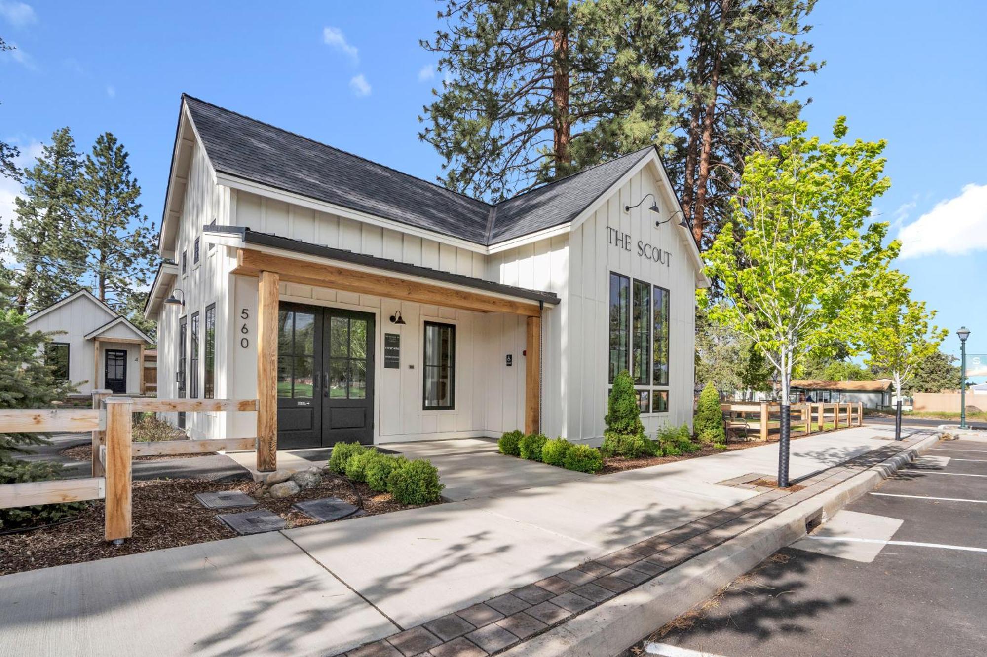 The Scout Boutique Cottages Sisters Exterior photo